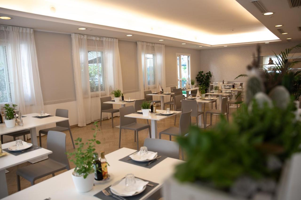 Hotel San Gottardo Riccione Exteriér fotografie